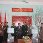 Đồng chí: Đinh Tiên Phong - Chủ tịch Hội CCB tỉnh đi thăm tặng quà dộng viên cán bộ chiến sỹ đồn Biên phòng yên Khương.