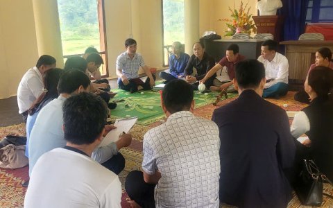 Đồng chí Nguyễn Viết Thắng, Bí thư Đảng ủy xã Đồng Lương đã làm việc với Chi bộ và Ban phát triển thôn Thung về xây dựng thôn Nông thôn mới